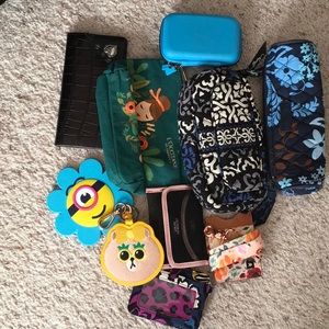 Mixed lot of accessories bags and more